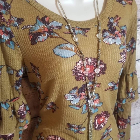 (SOLD ON MERC) NWOT.  veveret waffle floral top - Picture 4 of 5